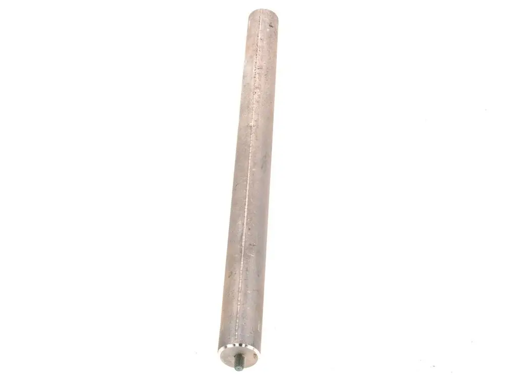 Lange, zylindrische Metallstange von Bosch, mit glatter Oberfläche und abgerundetem Ende, auf hellem Hintergrund.